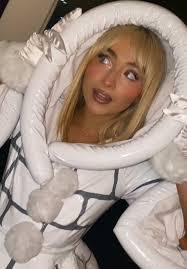 Sabrina Carey's Instagram, Twitter & Facebook