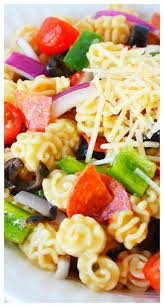 Salade De Pates Italiennes Avec Vinaigrette Piquante Salade Avec Images Salade De Pates Italienne Pates Epicees Salade De Pates Simple