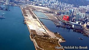 Juga dikenali sebagai lapangan terbang chek lap kok kerana lokasinya, ia telah beroperasi secara komersial sejak 1998, menggantikan lapangan terbang kai tak sebagai pusat penghantaran. Lapangan Terbang Paling Berbahaya Di Dunia Curiosities 2021