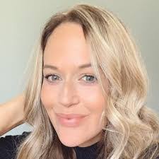 Amber Cushman's Instagram, Twitter & Facebook