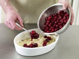 Kirschmichel Mit Vanillesosse So Geht S Kirschen Einschichten6 Rezept Kirschmichel Kirschauflauf Rezepte