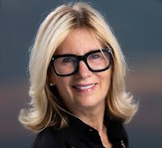 Beth Hare's Instagram, Twitter & Facebook