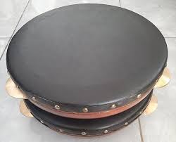 Gambus adalah alat musik petik tradisional yang memiliki kesamaan bentuk dengan mandolin. 10 Alat Musik Sulawesi Selatan Dengan Bentuk Yang Unik