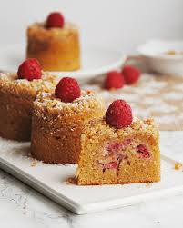 Moelleux Amande Framboise Facon Crumble En 2020 Moelleux Recette Petit Gateau Dessert