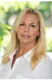 Donna Reedy's Instagram, Twitter & Facebook