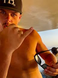 Do you want three traction pads? I'll send one to you, and two more you can  give to two of your friends. @firewiresurfboards sent me @rob_machado  favorite 2 + 1 traction pad,