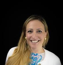 Bee Adkins's Instagram, Twitter & Facebook