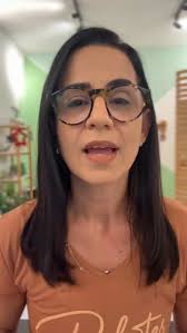 Quando tudo parece perdido, Deus entra na história e nos refaz por  completo. Nas mãos do Oleiro, até o que quebrou volta a viver. Digite  “amém” se vc crê que Deus faz