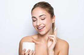 Udah Skincarean Tapi Wajah Gak Ada Perubahan, Bisa Jadi Skincare Mu Salah  Begini Urutan Yang Benar