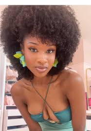 Summer Makeup and Vacation Outfit Ideas for Afro Hair