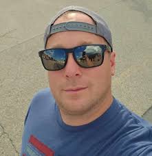 Jeremy Rager's Instagram, Twitter & Facebook