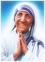 Il profumo della carità di madre teresa ha raggiunto ormai i cinque continenti dove sono presenti più di 4000 dei suoi religiosi e religiose: La Santa Vita E Le Buone Opere Di Carita Di Una Santa Senza Mezzi Termini Madre Teresa Di Calcutta