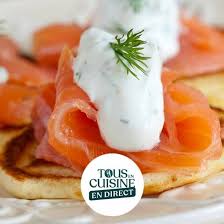 Blinis De Pommes De Terre Creme Acidulee Truite Fumee Recette En 2020 Recette Blinis Blinis Saumon Recette