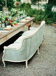 le meuble rustique pour le jardin voir nos idees magnifiques table en bois rustique decor de jardin vintage table rustique