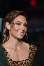 Lina hedlund, david sundin och linnea henriksson leder melodifestivalen. Lina Hedlund Zxc Wiki