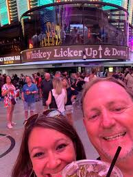 What spots in Fremont Street area play r&b music?