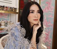 Муж за фрэнсис эскудеро (с 2015 ). Heart Evangelista To Give Tablets To Students Who Cannot Afford One When In Manila