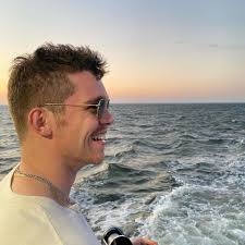 Can anyone help me find a data analysis internship for the summer?