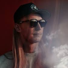 Stream Chris Karns music