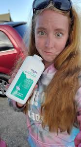 Who hates sandy feet when you leave the beach? Powders are ok but it's  messy and smells too. Plus who knows if it's bad for us or not. Use your  dust mitt