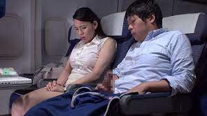 飛行機の隣の席に座った青年が超タイプ（ハート）エコノミー席の密着感に焦らされ感度が上がった巨乳美女は座位ピストンに拒みながらも腰フリが止まらない」  VOL.1 - アダルト動画 ソクミル
