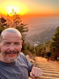 What brightness of headlamp is needed for the Manitou Incline morning climb?