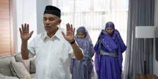 Melakukan shalat maghrib dan isya jamak takhir dapat dikatakan sah apabila anda masih di dalam perjalanan saat datangya waktu shalat isya. Bacaan Niat Sholat Fardhu 5 Waktu Lengkap Beserta Tata Caranya Merdeka Com