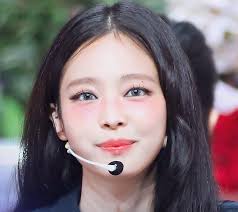 Instiz: Dạo này các bác mê nhất idol nữ nào? Với tôi là Haerin ㅎㅎ = 1.  Minji! 2. Karina 3. Hanni 4. NingNing 5. Ryujin 6. Winter 7. Karina 8.  Karina