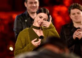 Mit dem errechneten geburtstermin muss die sängerin auch nicht mehr lange auf ihr wunschkind warten. Lena Meyer Landrut Trauriger Song Uber Vater Desired De Lena Sing Meinen Song Lena Meyer Landrut