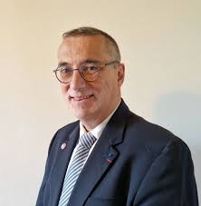 Ce matin, alors que s'approche l'Heure où ces trois lettres "RDC" seront  effectives (rayé des cadres) et où à côté de mon grade se graveront leurs  compagnes "ER" j'ai remis mes papiers