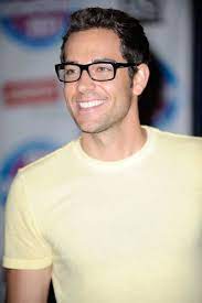 Zac Levi Looks Like The Real Life Version Of Clark Kent Zachary Levi Nerd Glasses Celebrity Crush