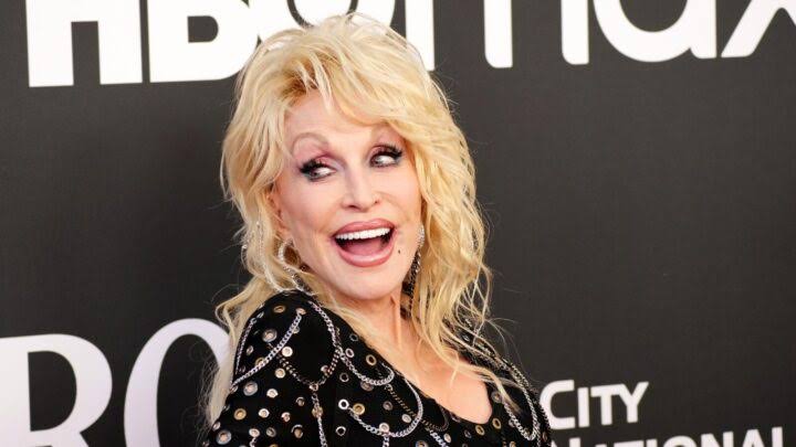 Gotta keep the dream alive': Dolly Parton has no intention of retiring from  her music career - Starts at 60