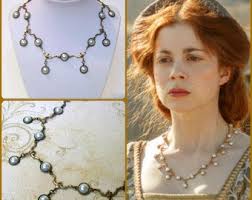 Catalina de Aragón medieval Tudor Renacimiento Latón antiguo Filigrana  Perla sintética Oro Jane Seymour Princesa española Shakespeare enamorado