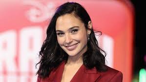 Her parents are irit, a teacher, and michael, an engineer. Gal Gadot Surprises Healthcare Workers Who Dress As Wonder Woman Every Day To Fight Coronavirus Entertainment Tonight