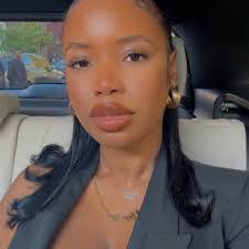 Marie Roc's Instagram, Twitter & Facebook