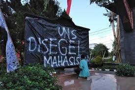 With the ability to enable emergency messages globally, or have unique lists of urls for each display. 10 Berita Terpopuler Mahasiswa Uns Solo Demo Tagar Universitasnggawesusah Trending