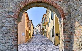 La zona in cui si trova. Cosa Vedere D Interessante Nel Borgo Medievale E Rocca Di San Leo