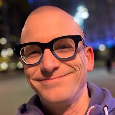 Ali Gibson (@aless3g)