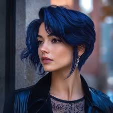 💎✂️ Pixie Asimétrico Moderno 2025 ✂️💎 Un look atrevido, elegante y lleno  de personalidad que combina un corte pixie ultra moderno con tonos  vibrantes de azul intenso y turquesa. 🌊✨ La mezcla