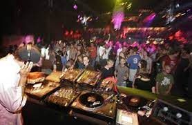 Cuales son los mejores planes y reglas que respetar para entrar en una discoteca en Nueva York?