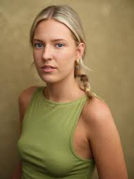 promise i'm not as vain as i look xx