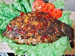 Inilah resep cara membuat masakan ikan kembung bakar komplit dengan pelengkap sambal kecap, rasanya enak. Menu Mewah Ikan Bandeng Youtube