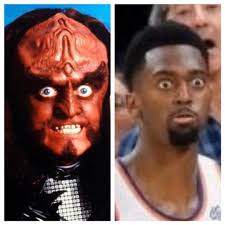 Who got this pic of Bobby Portis looking at Devin Booker in traffic today?