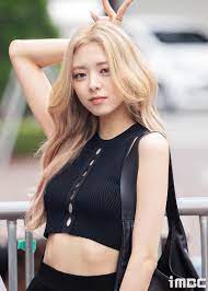 ITZY - Yuna : r/kpopfap