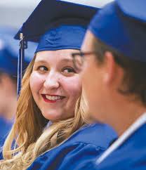 Graduates begin new life chapter