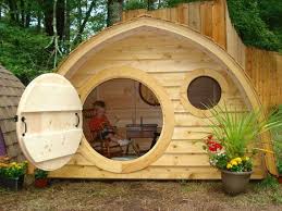 You will overlap the ridge piece on the top of the roof panels and secure to the horizontal closure strips at the top of the roof (closest to the roof ridge). Hobbit Hole Playhouse With Round Front Door And Windows Cedar Roof Cedar Clapboard Siding All Casas De Madera Casas De Juego Casas Estilo Cabanas De Madera