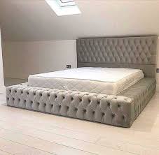 Doppelbett modern polster kopfteil grafton tempur kopfteil. Chesterfield Big Bett Grosser Kopfteil Betten Polster Hotel Samt Grau Stoff Ohren Www Jvmoebel De La Design Chesterfield Mobel Ledersofa Sofa