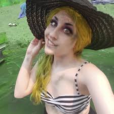 Beetlejuice 🖤💚🖤 Got some killer pics by the river this week! All of them  are available