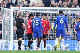 Lisandro Martinez back in spotlight at Man United after red card against Chelsea
