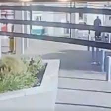 WATCH | Cross-pavement robbery shoot-out outside mall in Centurion